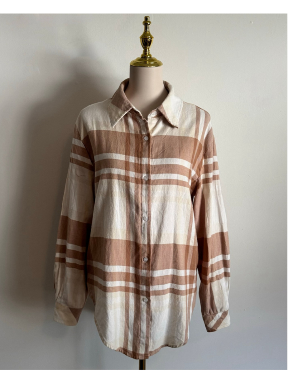 Women's francesca's Plaid Button Down Shirt Beige Brown Size M